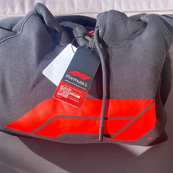 FORMULA 1 OFFICIAL PRODUCT SIZE XL Hooded sweatshirt black with F1 red logo NWT - Picture 3 of 11